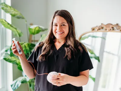 Lindsey Lotito, IBCLC Lactation Consultant Headshot