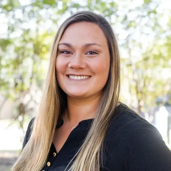 Ashlyn Parides therapist headshot