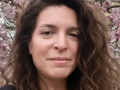 Deborah Edelson therapist headshot