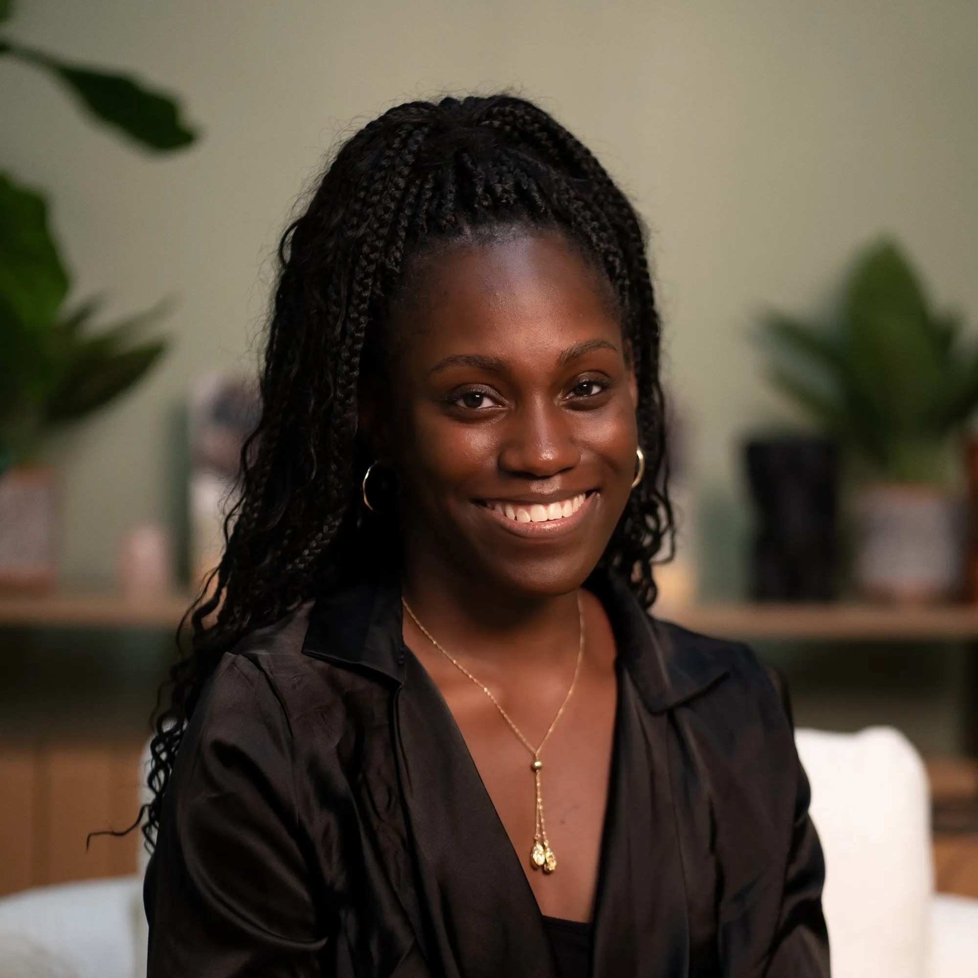 liz-adedokun therapist headshot