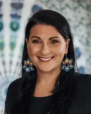 Stacy Lookout therapist headshot